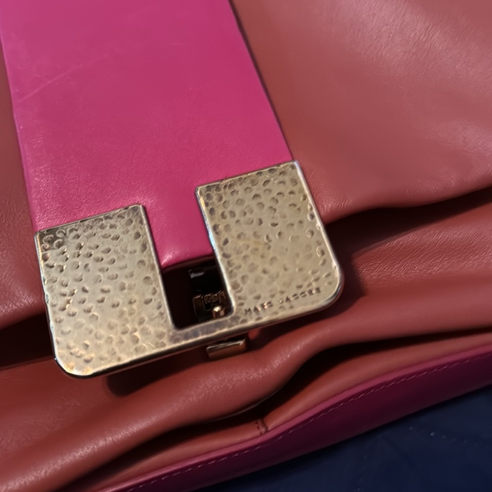 Marc Jacobs Leather Messenger Bag, Gold Tone Hardware, Clasp Closure - Picture 13 of 13